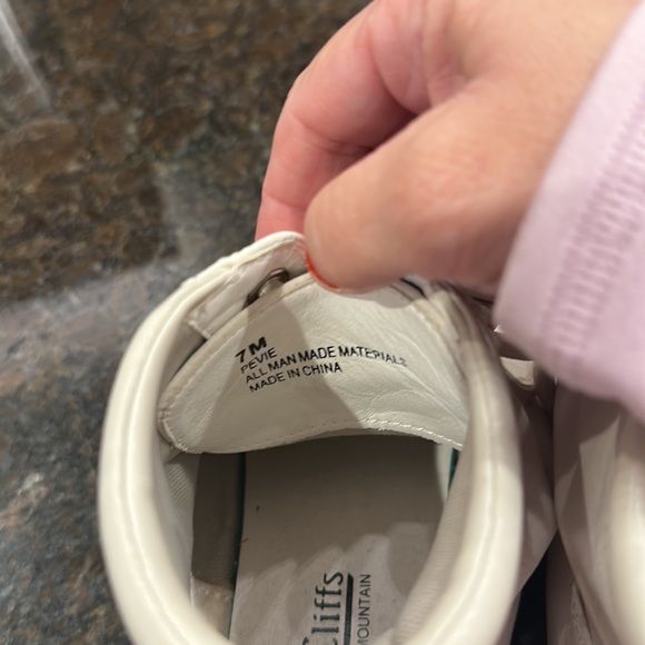 CLIFFS - Picture 6 of 7